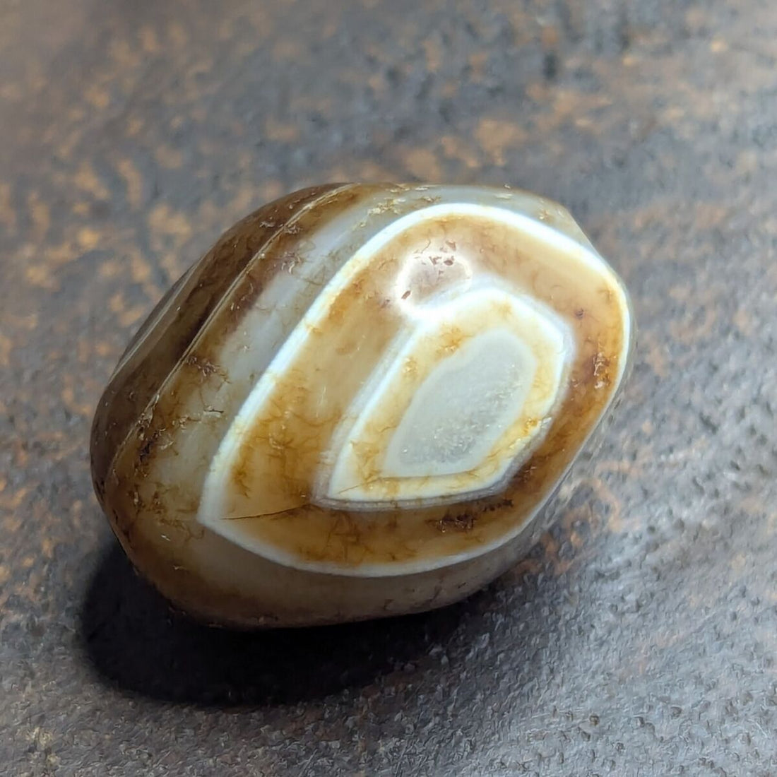 The Timeless Beauty of Himalayan Agate: A Gem of Spiritual Significance